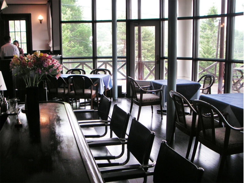 ダイニング・窓側