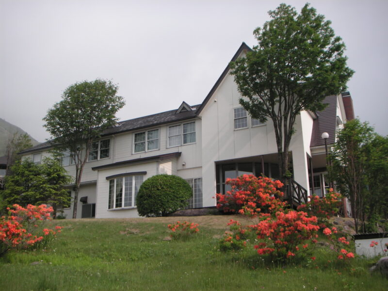 ウィンズ外観庭園側