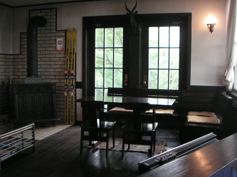 暖炉とラウンジ